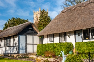 Tenpenny Cottage and St Peter's church, Welford