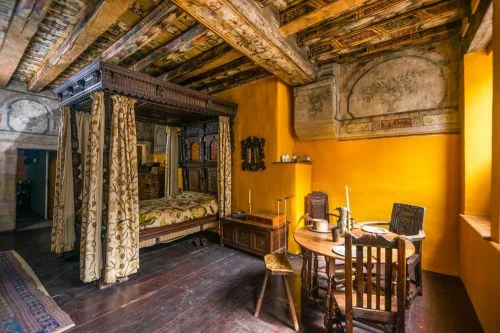 The 17th-century bedchamber