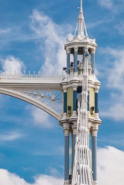 A closer look at the iron chain-link system and support column