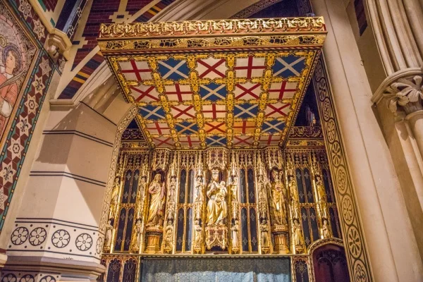 The side altar and canopy