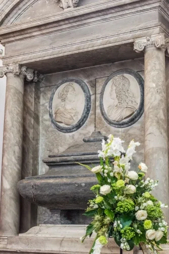 Montague Drake memorial, 1698