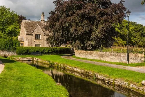 The River Thames and Mill House