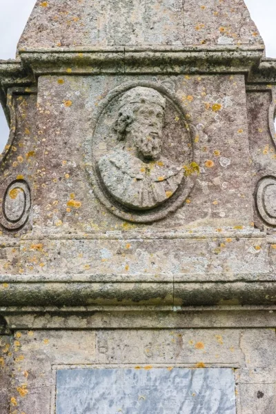 Alfred the Great bust on the Monument