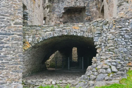 Vaulted storage chamber