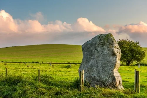 The first stone at the northern end of the Avenue