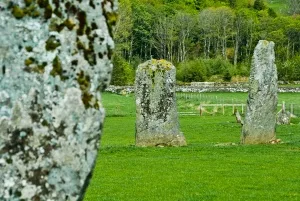 The four-stone row (background)
