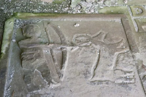 Hunstman carving on the MacMhurchaidh tomb