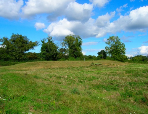 Bevis's Thumb Long Barrow (c) Simon Carey