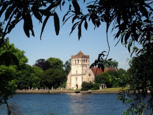 Bisham All Saints Church (c) Des Blenkinsopp