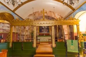 The gilded sanctuary screen