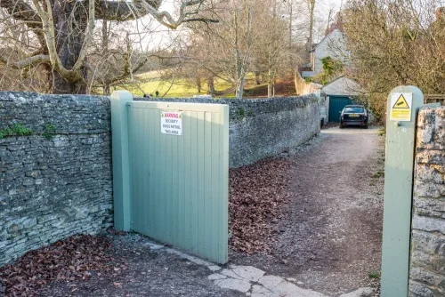 The Blenheim Park entrance on the A44 (The Causeway)