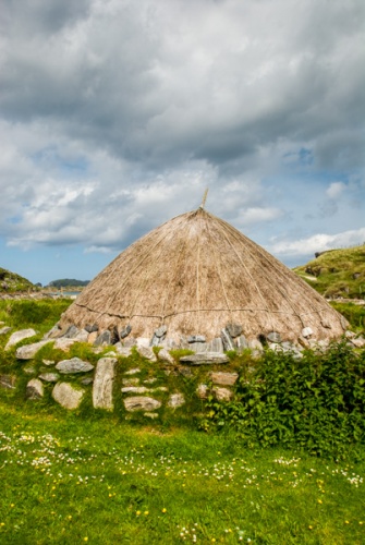 The hut exterior, looking towards the beach
