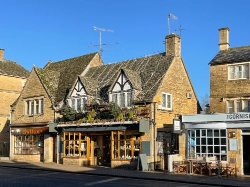 High Street shops in Bourton