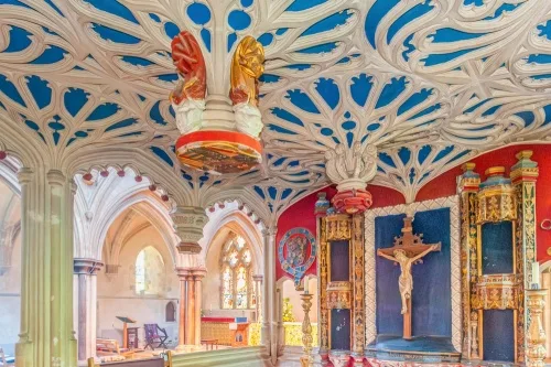 The De La Warr chantry interior