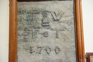 1700 plaque to churchwardens