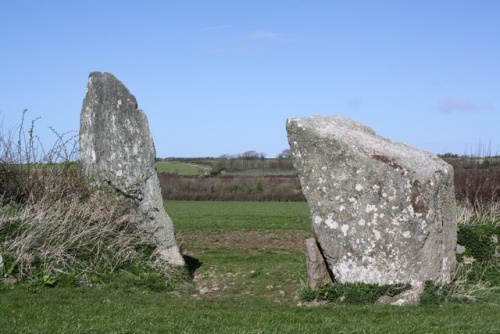 Bryn Gwyn Standing Stones (c) Ray West