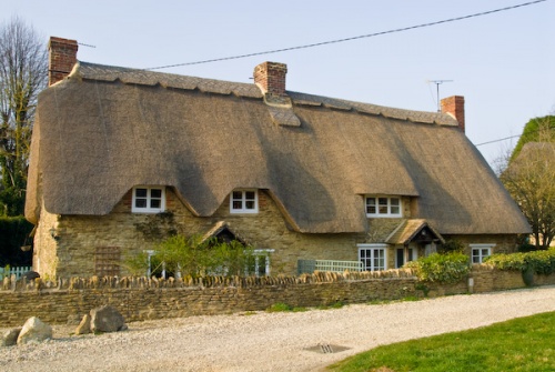 Thatched cottage in Buckland, Oxfordshire