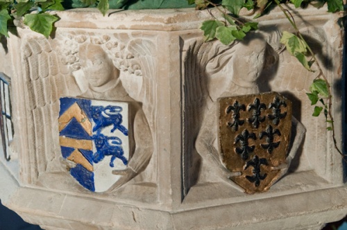 Painted panels on the Perpendicular font