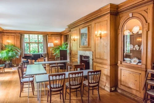 The ground floor parlour