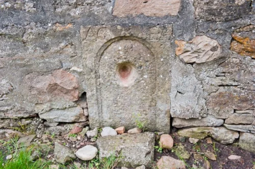 The knocking stone