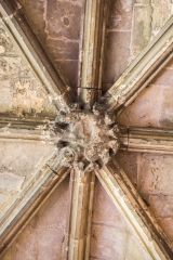 Decorative roof boss in the gatehouse passage