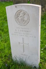 Burnham Sutton-cum-Ulph, All Saints Church, Private BJ Hendry gravestone, 1918