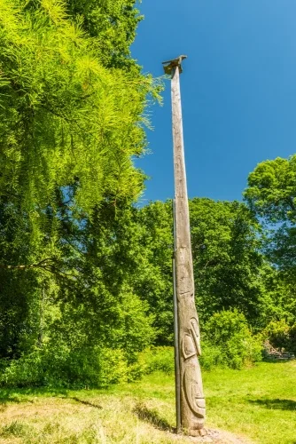Canadian totem pole in the Woodland Gardens