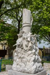 The lifeboat memorial (1909)