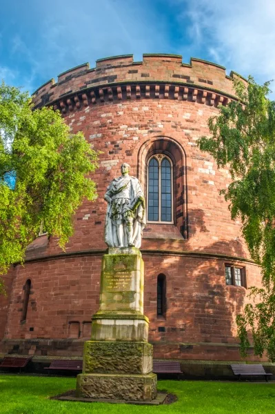 Earl Lonsdale statue outside the eastern tower