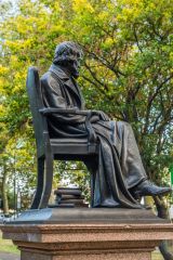 Another view of Carlyle's statue