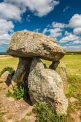 The dolmen from the south-west