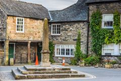 The market square and 18th-century cross