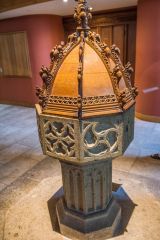 The octagonal granite font