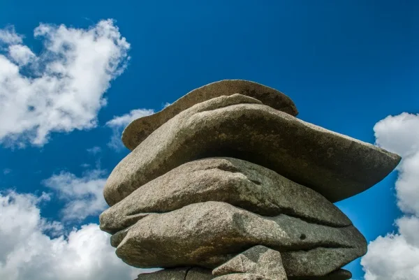 How does it stay up?