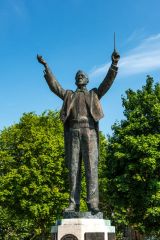 Cheltenham, Edward Elgar statue