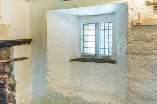 16th-century window and window-seat
