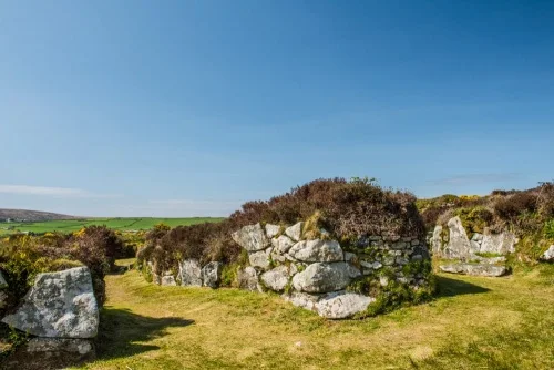 The 'semi-detached' entrances of House 3
