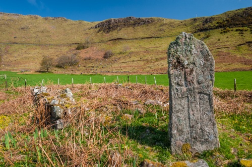 Cladh Chiarain standing stone / cross