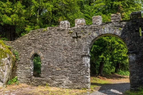 The castellated viewing station archway