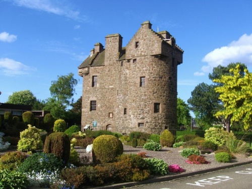 Claypotts Castle (c) james denham