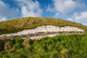 The base of the bowl barrow