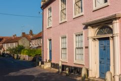 A 'pretty in pink' Georgian house