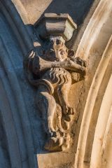 Carving of a lion on the nave arcade