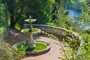 The Tortoise Fountain and the Thames