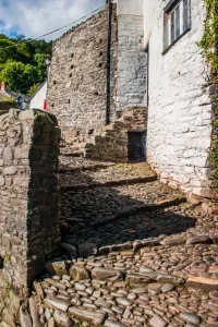 Cobbled passage to Temple Bar Cottage