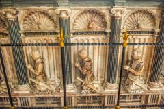 Kneeling figures on the Brooke tomb