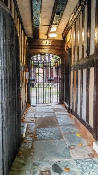 The passage to the inner courtyard