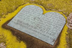 George and Dorothy Wray memorial in the churchyard, 1726