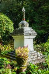 Craigieburn Garden, A small shrine area
