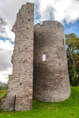 Crickhowell Castle towers